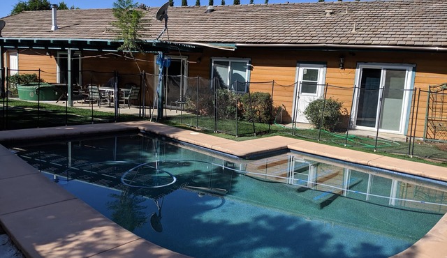 CUSTOM HIGH VIEW 5-MAN SPA, POOL, ORCHARD NEXT TO WINE TASTING, EZ FWY, PETS OK