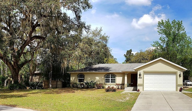 Custom home great local, boat parking, near dock, food, scalloping, Manatee.