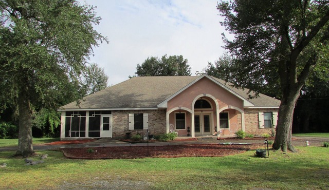 Custom Home-great weekly rates!