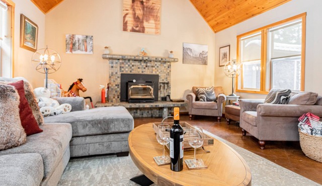 Custom Home In The Lost Sierras w/Pool Table