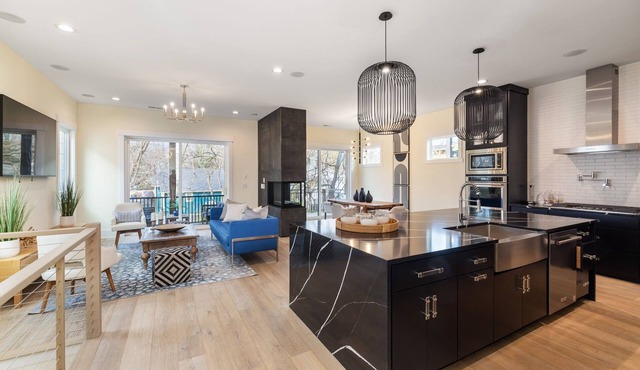 Custom Home Near Duke~Fast WiFi & Easy Check in