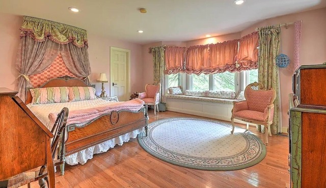 Custom Home on 14 Acres With Pool