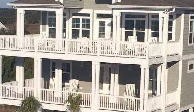 Custom Home With Many Extras with beautiful Ocean Views!