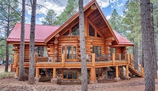 Custom Log Cabin in the Pines with all the Amenities & Views