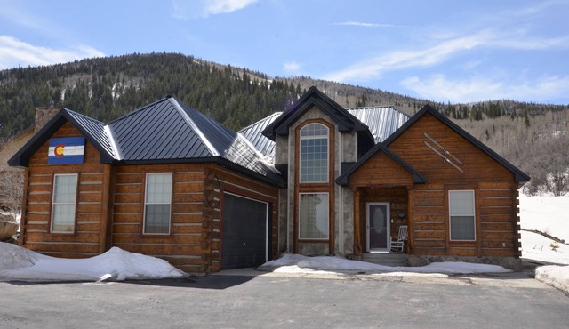 Custom log cabin nestled in Powderhorn Ski Resort. Great in winter or summer.