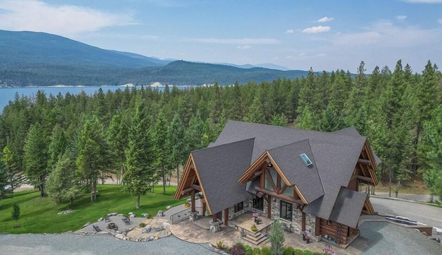 Custom Log Home at Lake Koocanusa
