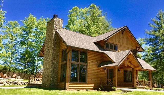 CUSTOM LOG HOME WITH FIREPLACE, FIRE-PIT AND HOT TUB