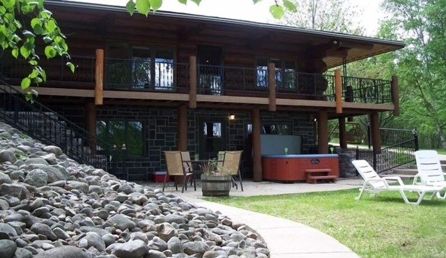 Custom Log Lake House on Wynne Lake with Pontoon Boat. Summer 1 week Sat to Sat