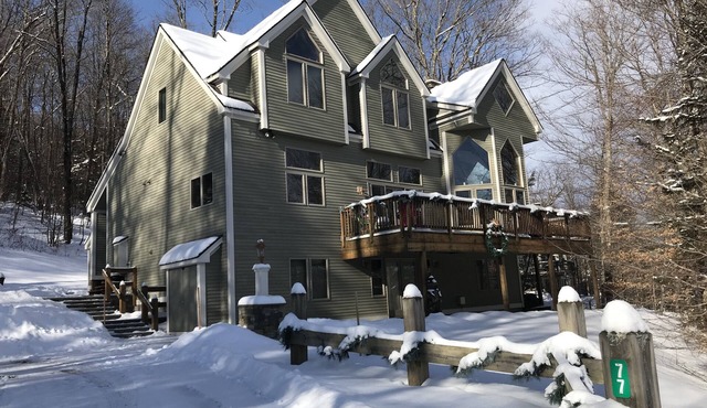 Custom Luxury Home w/Hot Tub on Okemo Mtn/Family/Group Friendly/Shuttle Bus