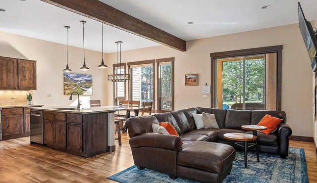 Custom Luxury Mountain Villa in Grand Park- Shuttle to WP Resort 10 Ft Away