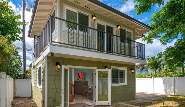 Custom one bedroom cottage just steps from swimming beach!