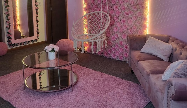 Custom Pink Unit “Glam Girls Getaway” 💕