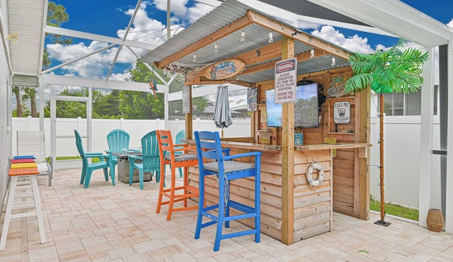 Custom Pool! Tiki Bar | Private Yard ~ Enjoy SWFL