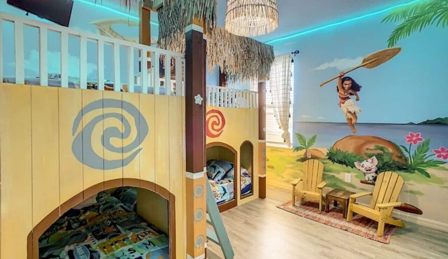 Custom Themed Home sleeps 32 -near parks with private pool, theater, game room!