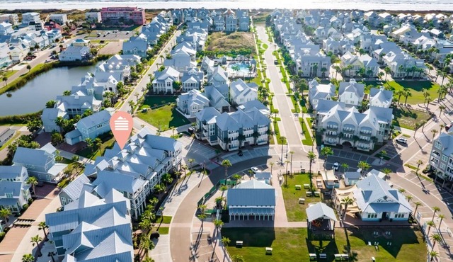 Custom Townhome@Cinnamon Shore w/Town Center Views+Resort-Like Amenities