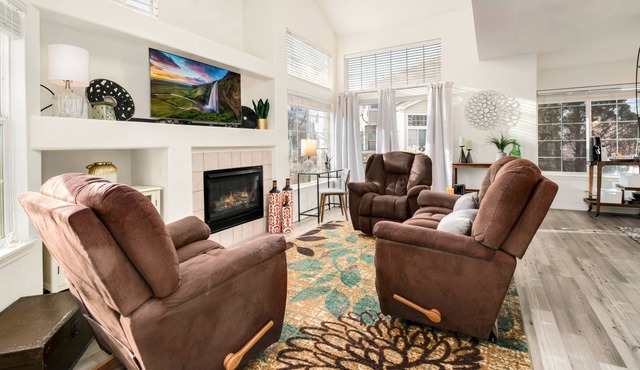 Custom Townhome, Well equipped 30+discount Stay