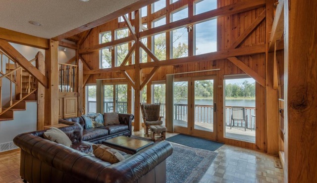 Custom Waterfront Lodge, 4 bed, 4 Bath, Sleeps 12!