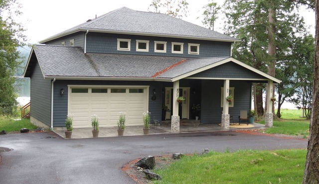 Custom Waterfront Home-Easy Walk to Roche Harbor dining& shops. Pet friendly.