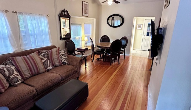 Cute, 1 bedroom pet friendly cabin by the creek