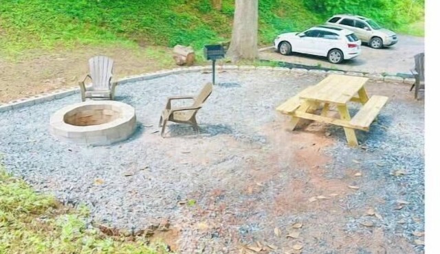Cute 1 BR with Fire Pit Near DT