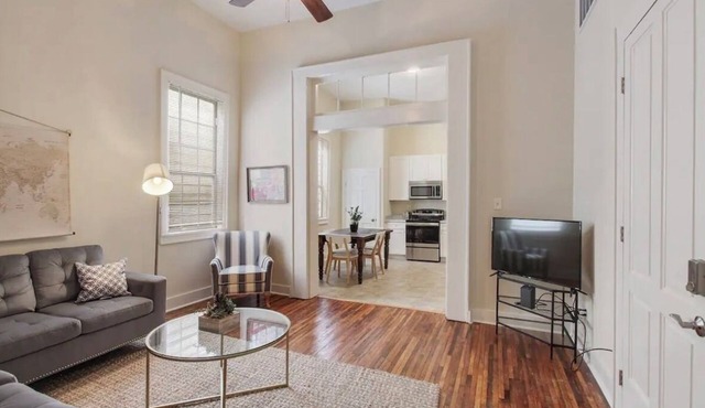 Cute 1bed 1bath steps from French Q, Bourbon St and Jazz venues