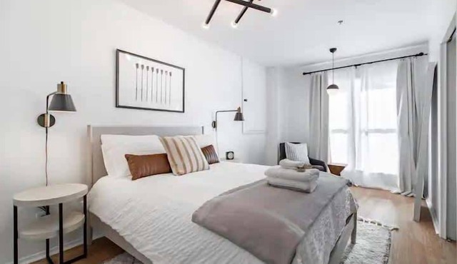 Cute 1Bed Loft at The Foundry - Steps to Riverside