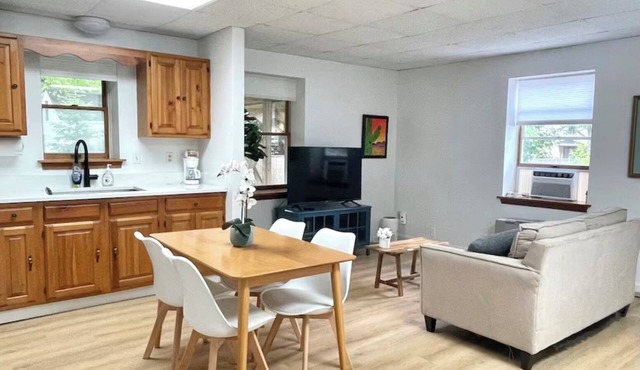 Cute 1st Floor 1BR Downtown Brunswick @ Bowdoin