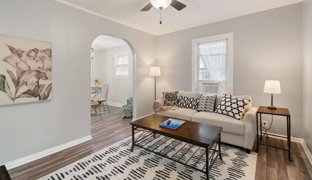 CUTE 2 BDRM Home - Sleeps 3!