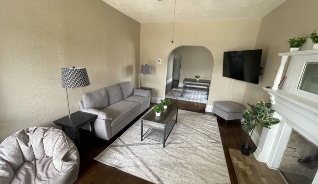 Cute 2 bed 1 bath with off street parking