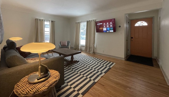 Cute 2 bedroom/1 bath vacation getaway w/laundry