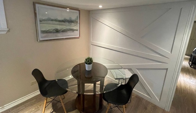 Cute 2 Bedroom Apartment with Kitchen and Living