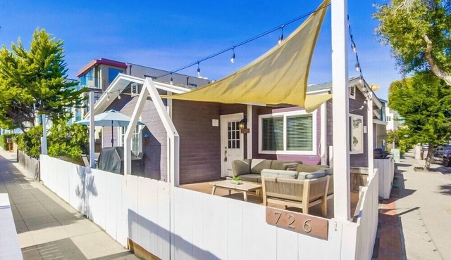 Cute 2 Bedroom Cottage with Large Patio Just Steps Away from the Ocean