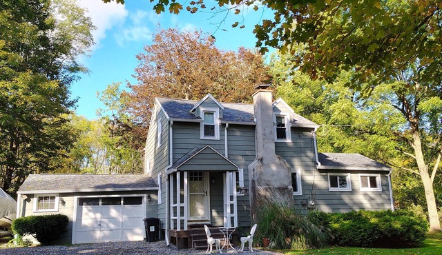 Cute 2-bedroom farmhouse in Trumansburg with WiFi