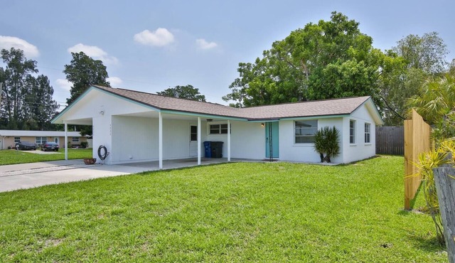 Cute 2 bedroom home close to it all.