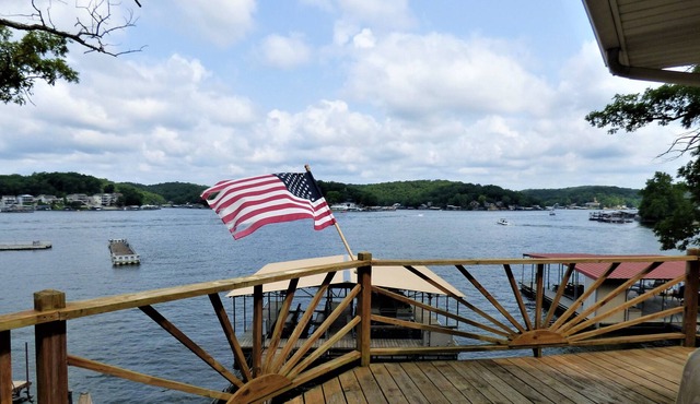 Cute 2 Bedroom Home with Fantastic Lake View! GREAT FISHING off the Dock!