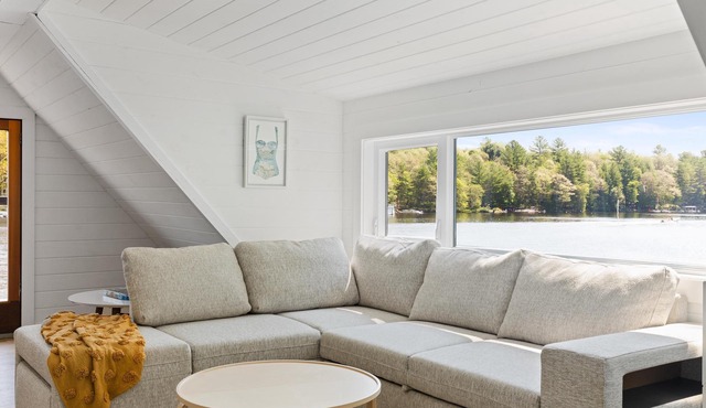 Cute 3+1 bed, 1bath, newly renovated cottage, Lake Muskoka, Sauna, Boathouse!