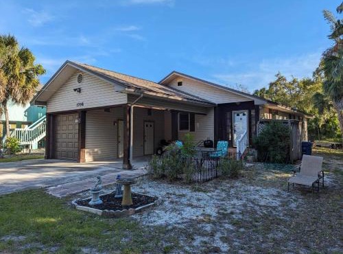Cute 3/2 Siesta home steps from Siesta waters
