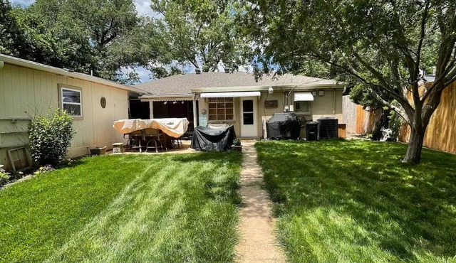 Cute 3 bedroom 2 bath home centrally located