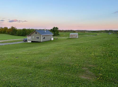 Cute 3 bedroom cabin on a farm