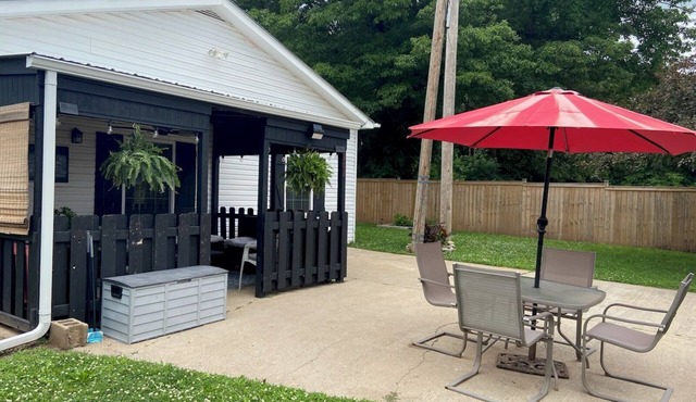 Cute 3 bedroom home sleeps up to 11 w/6 beds. Branson & Stockton Lake nearby