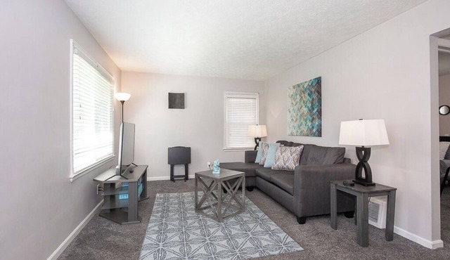 Cute 3Bdrm House | Laundry, Game Room, Backyard