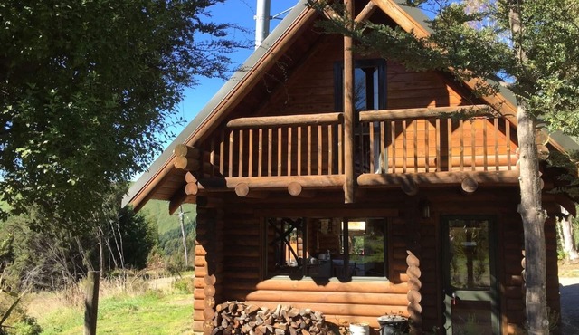 Cute and comfortable log cabin in the mountains perfect for a couple or family