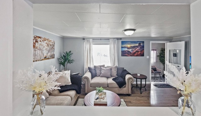Cute and Comfortable, pet-friendly, close to many amazing attractions.