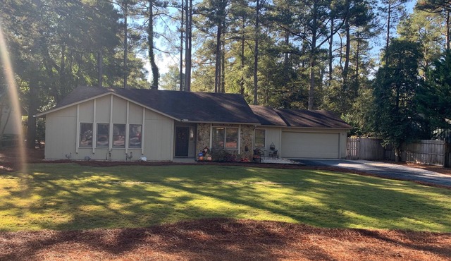 Cute and Comfy Home in Pinehurst - Perfect for families/golf weekend! Ping-pong!