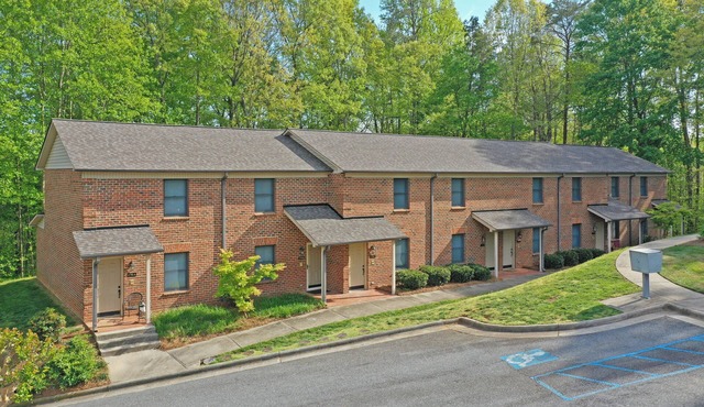 Cute and Cozy 2 bedroom Townhouse!