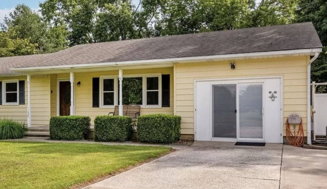 Cute and cozy beach style house in Berlin MD- 5 min from Assateage Beach!
