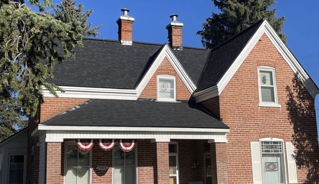 Cute and Cozy Clover House-Sleeps six comfortably!