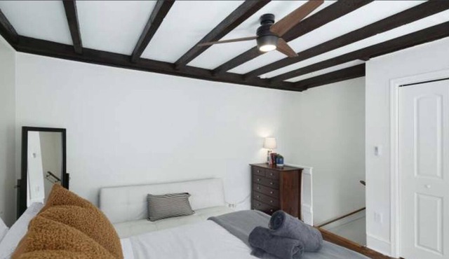 Cute and Cozy Conveniently located One bedroom Apt