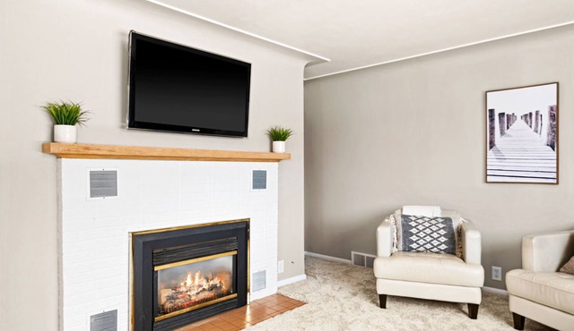 Cute and Cozy Hermantown Home!