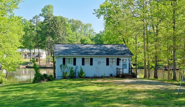 Cute and Cozy High Rock Lake Get-A-Way!